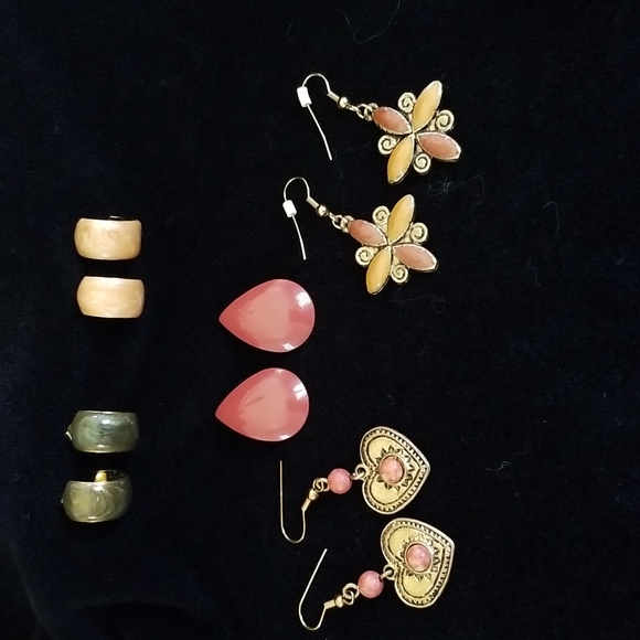 Earrings - Picture 1 of 13